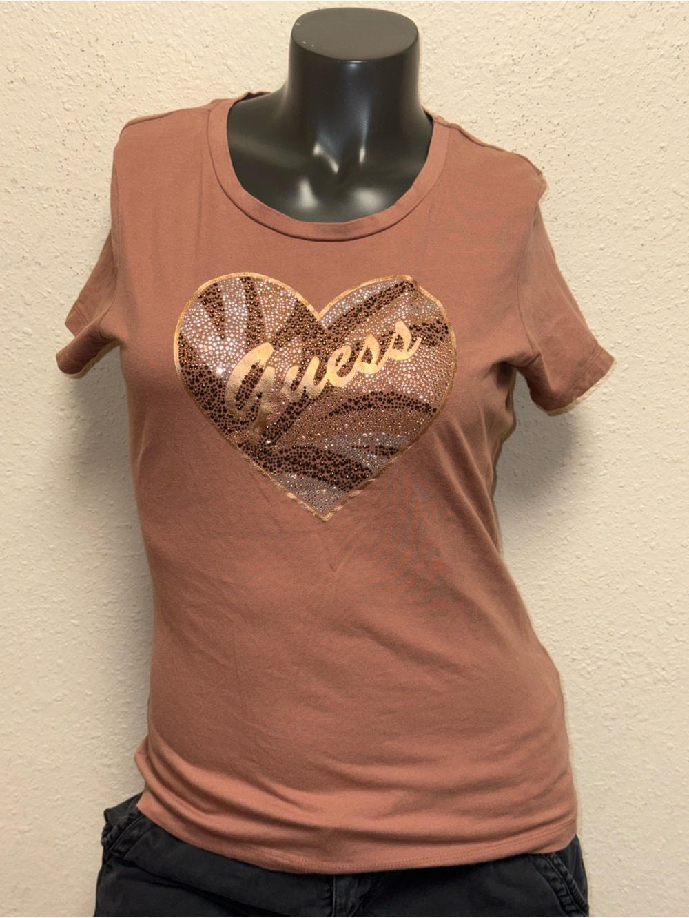 GUESS Women's Short-Sleeve Sequin Heart Tee - Mauve Brown